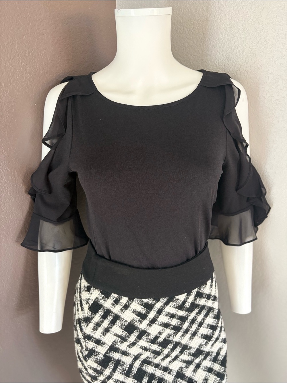 BOLD elements Black Cold-Shoulder Ruffle Sleeve Blouse